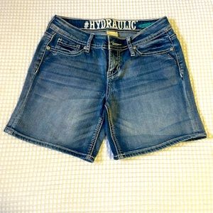 Like New Hydraulic Low Rise Jean Short - Size 7/8